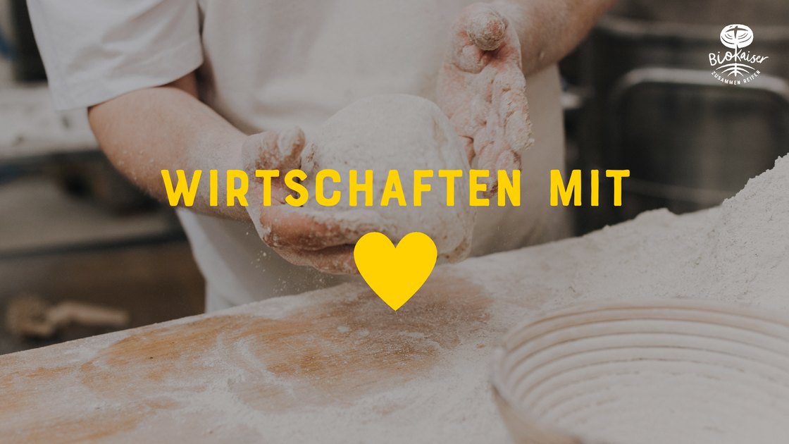 Chapter divider “Wirtschaften mit Herz” with heart symbol
